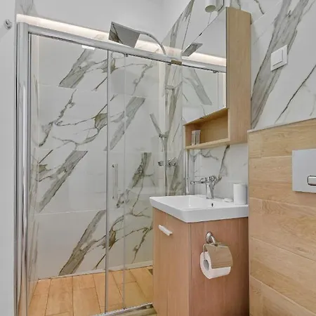 Small & Chic Close To The Victoriei Square Διαμέρισμα *