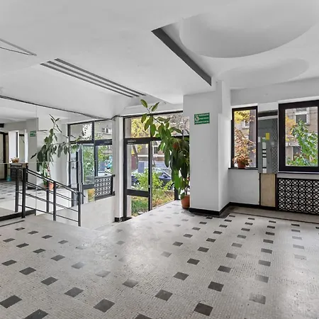 Small & Chic Close To The Victoriei Square Apartment
